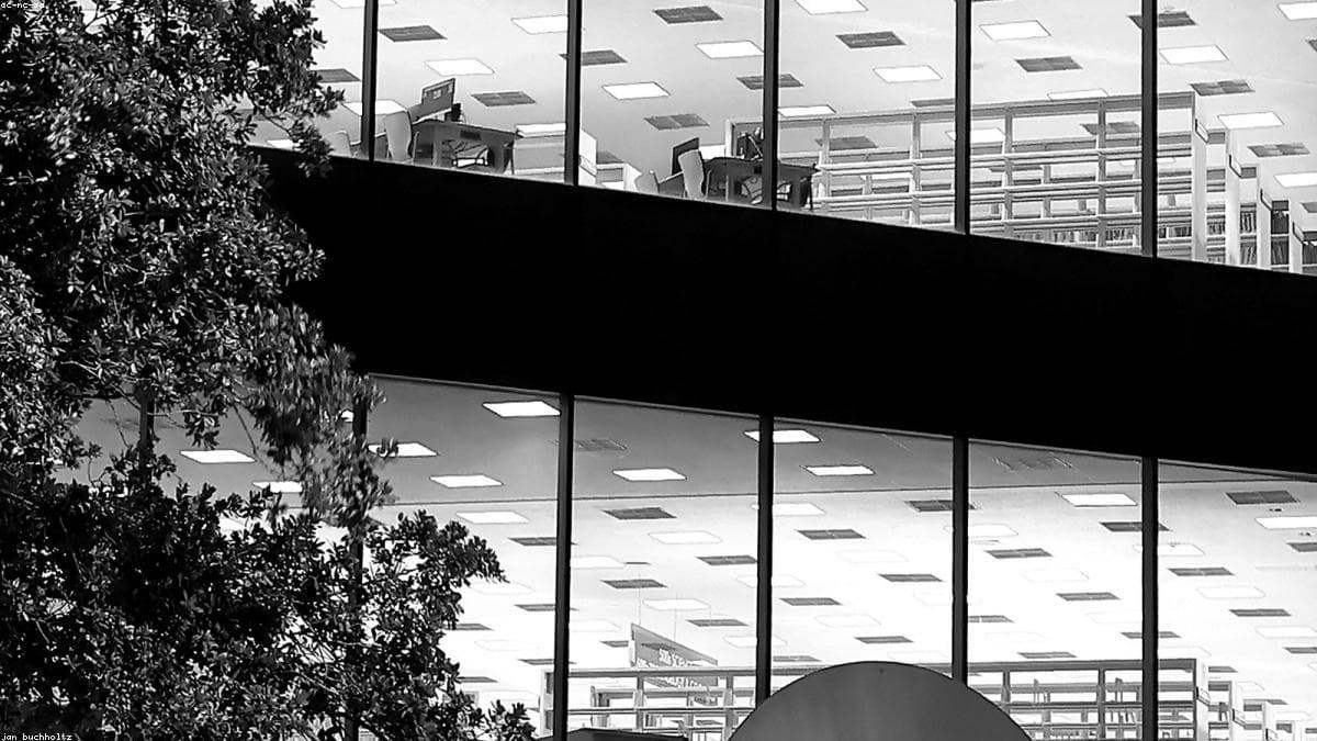 Biblioteca Nacional digitaliza miles de documentos históricos